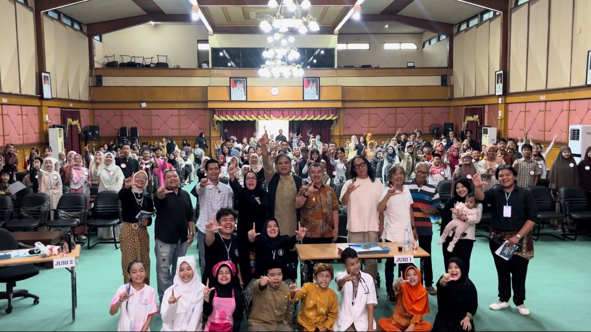 Wakil Wali Kota Bekasi Abdul Haris Bobihoe Saat Menghadiri Kegiatan 'Bekasi Berpuisi'