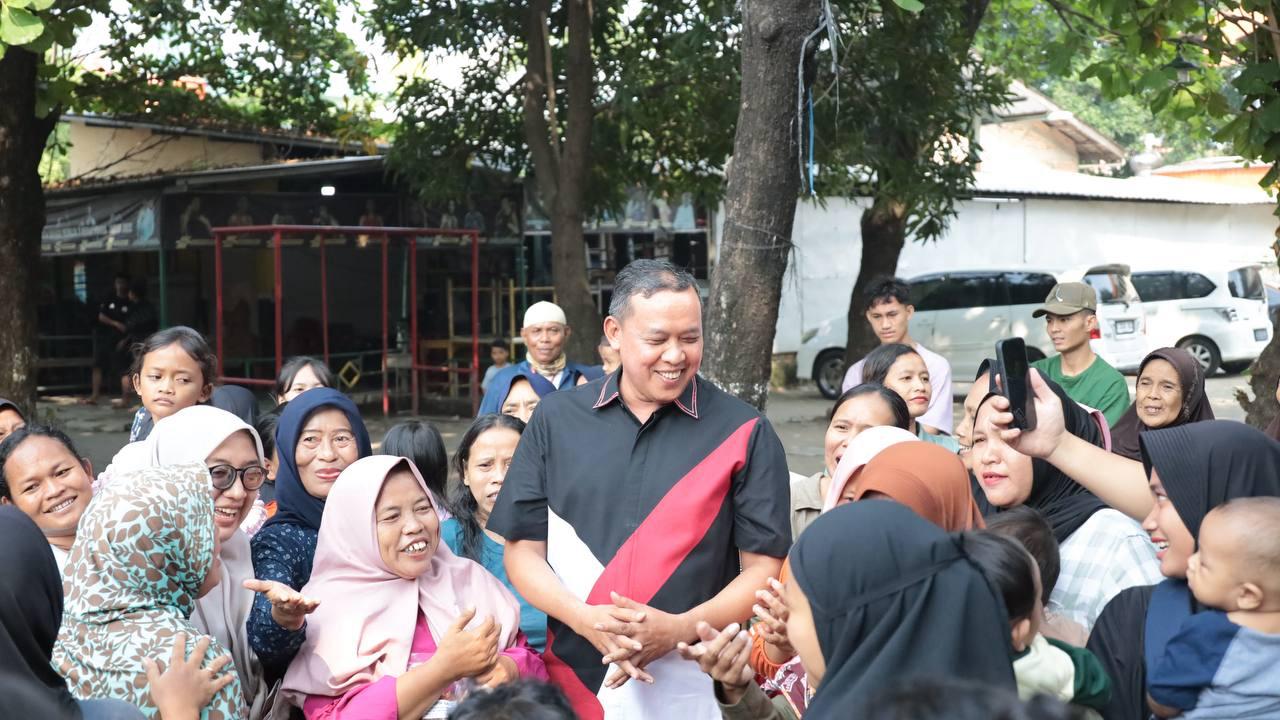 Wali Kota Bekasi Serahkan Sapi Kurban untuk Atlet dan Masyarakat