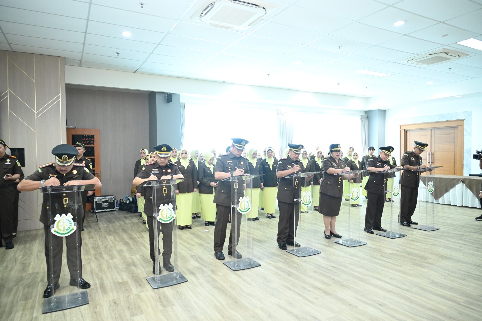 Kajati Jabar Lantik 13 Pejabat Baru, Ada Kajari Bekasi hingga Depok