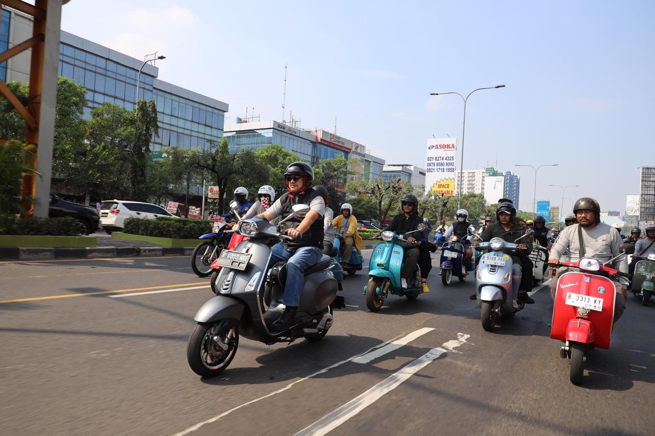 Wawali Harris dan Ratusan Pecinta Vespa Bekasi Ekspresikan Semangat Kemerdekaan di Jalan