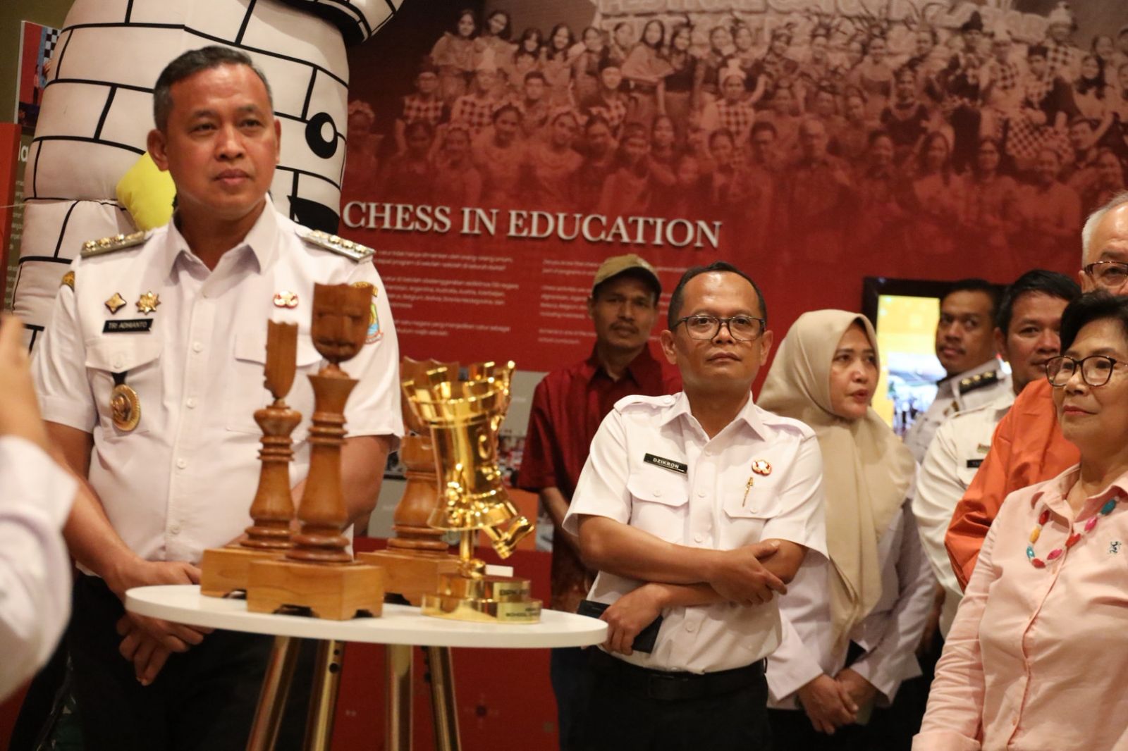 Wali Kota Bekasi, Tri Adhianto Saat Berkunjung ke Museum Catur Utut Adianto