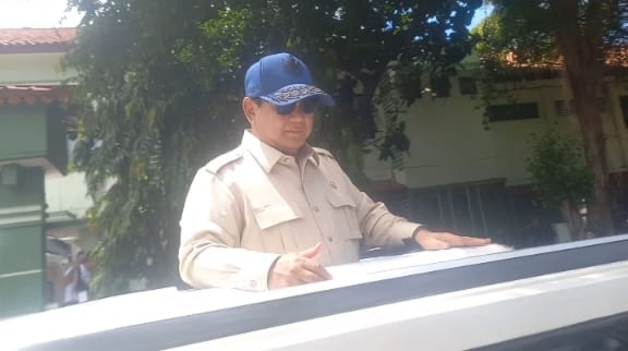 Kunjungan ke Kota Bekasi, Presiden Prabowo Disambut Antusias Pelajar dan Warga