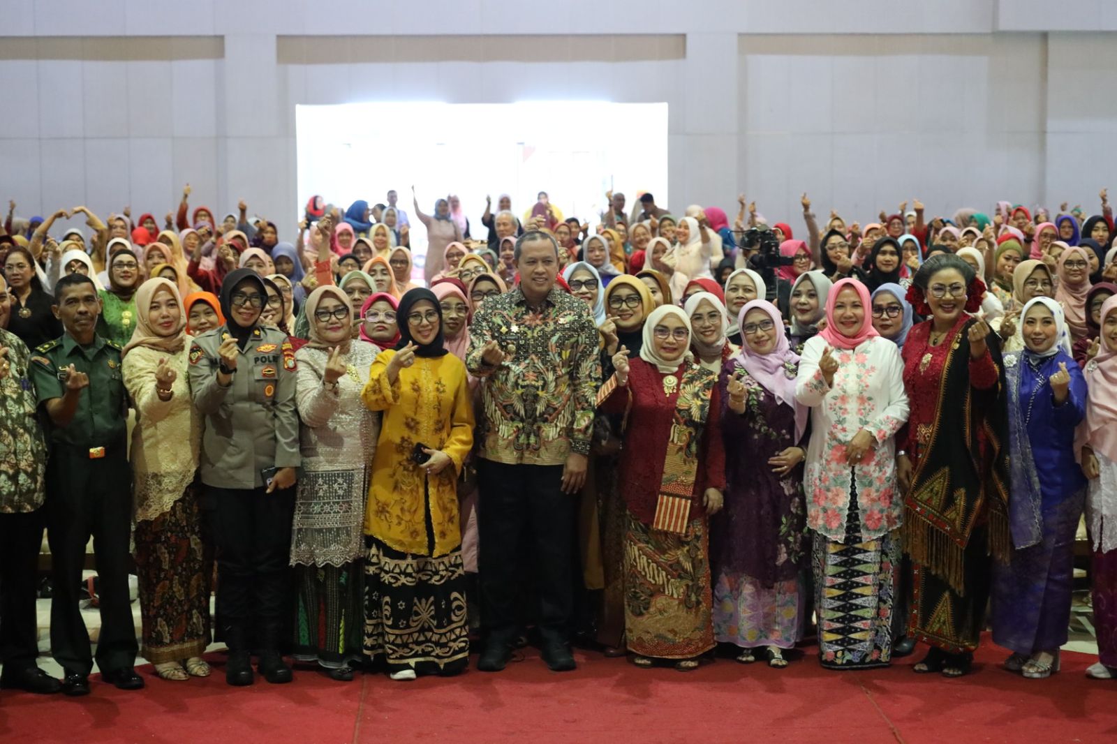 Wali Kota Bekasi, Tri Adhianto Saat Menghadiri Semarak Peringatan Hari Ibu Tingkat Kota Bekasi