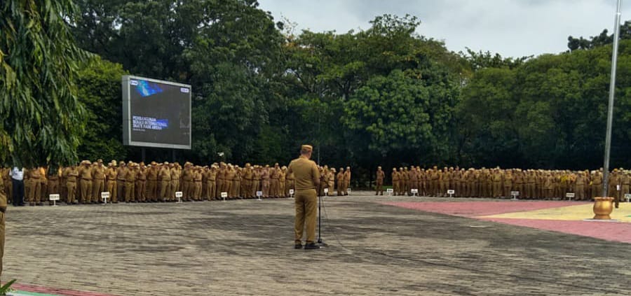 Wali Kota Bekasi, Tri Adhianto Saat Apel Pagi di Lingkungan Pemerintahan Kota (Pemkot) Bekasi